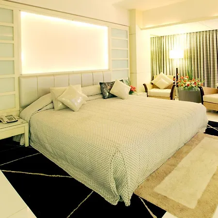 Hotel Peninsula Grand